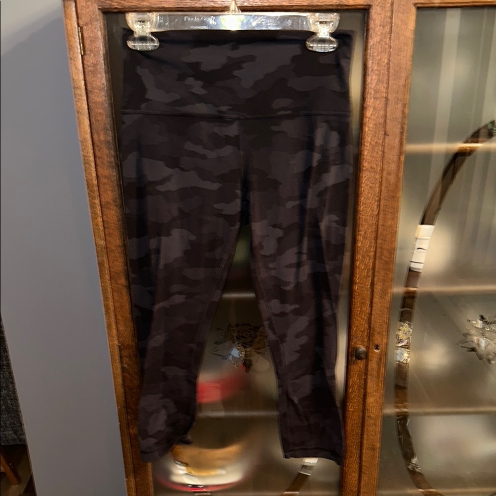 Lululemon Black Camo Cropped Leggings